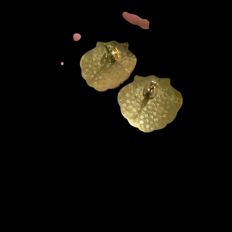 Goldtone Cloisonné Enamel Clam She’ll Post Pierced Earrings. Gorgeous Colors Of Peach, Burgundys & Goldtone Accents.