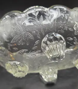 Vintage Clear Glass Bowls with Gold Trim – Floral & Basket-Weave Etching – Elegant Scalloped Edge – Set of 2