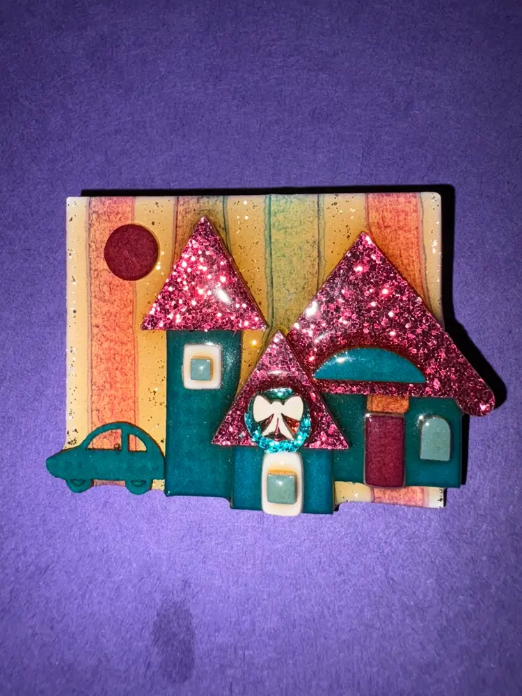 Christmas Lucinda House Pin - Hard To Find ~ Pink Glittery Rooftops with a Decorated Wreath and Green Houses. Even Has A Little Green Car.