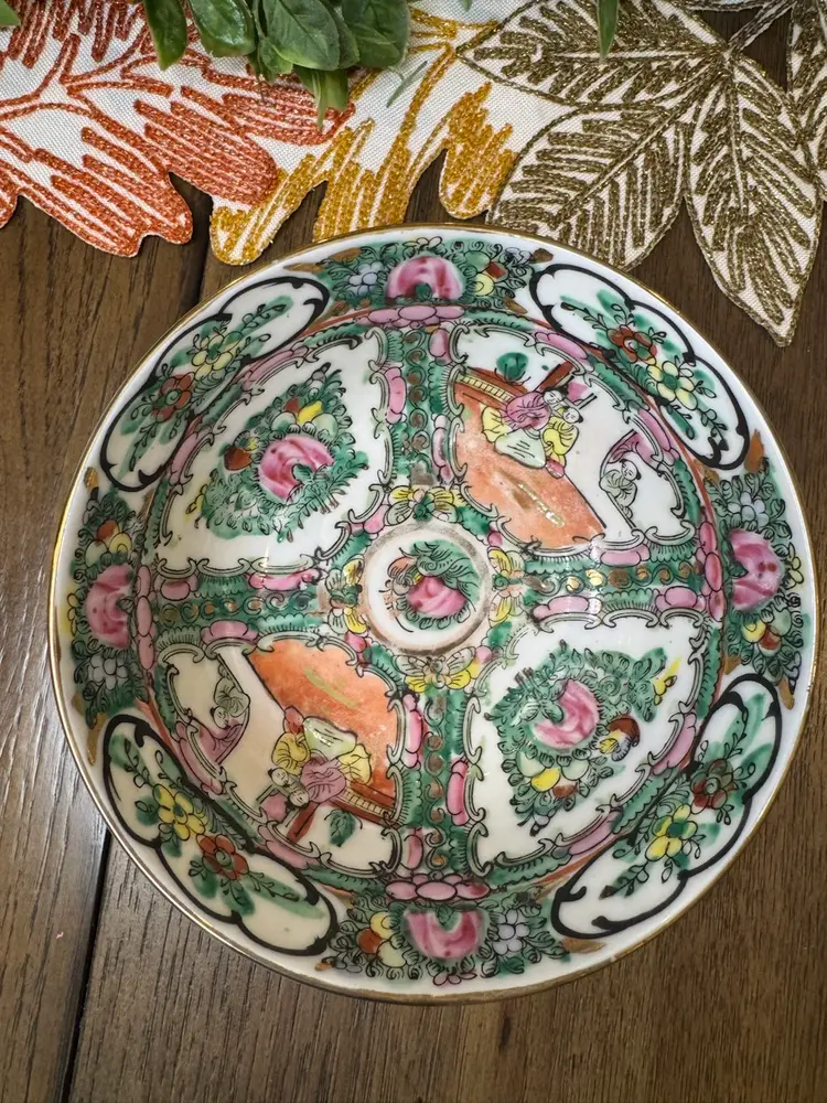 Chinese Rose Medallion Porcelain Bowl Early 20th Century