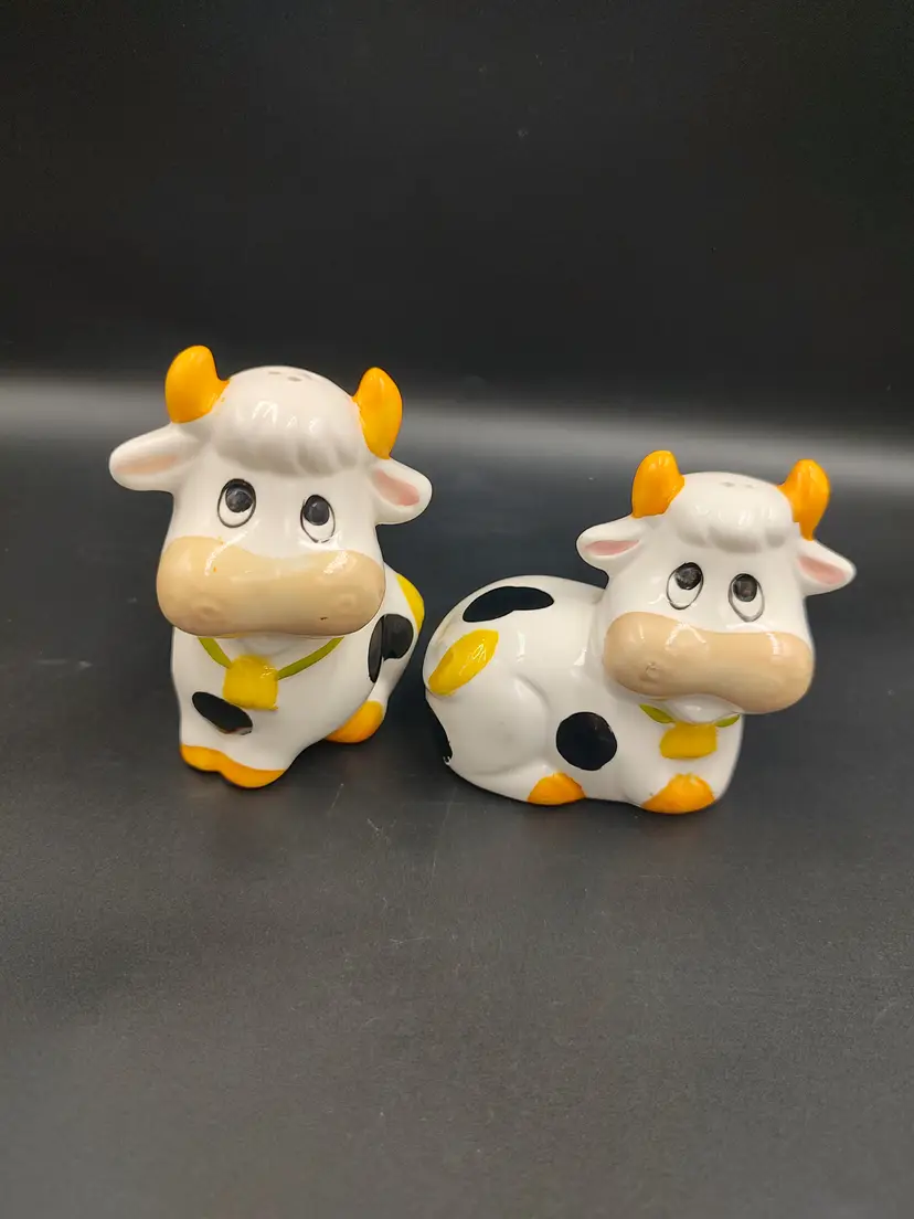 Ceramic Cow Salt and pepper Shaker Set