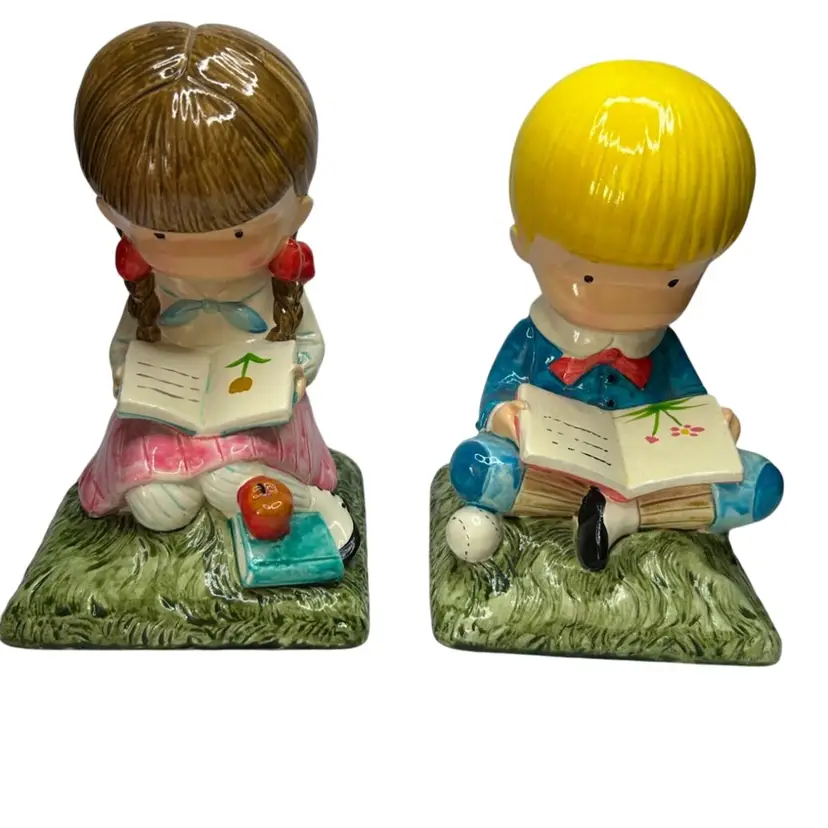 Pair Of 1972 Joan Walsh Anglund Boy And Girl Reading Hand Made In Japan Plaster-like With Felted Bottom @ 6 1/2x4x4