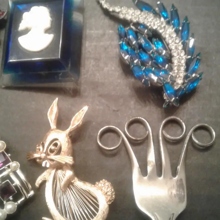 Vintage Brooch Lot