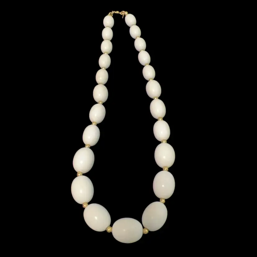 Vintage Monet White Graduated Bead With Gold Tone Spacer Beads Necklace 10”