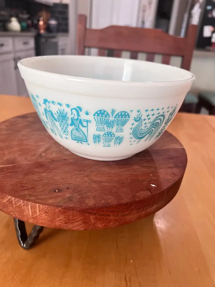 Pyrex Amish butterprint 402 Mixing Bowl