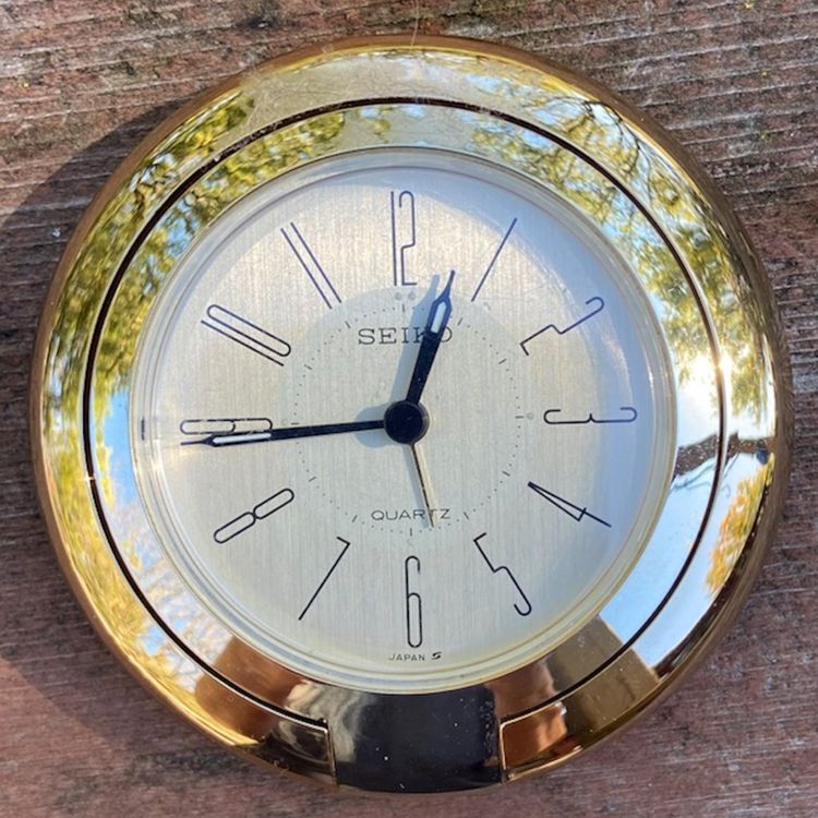 Seiko Folding Travel Alarm, Quartz Clock. Gold Tone. Working. Re: QQQ155G.  CAL: 27506. Japan. 3”w x .75”h.