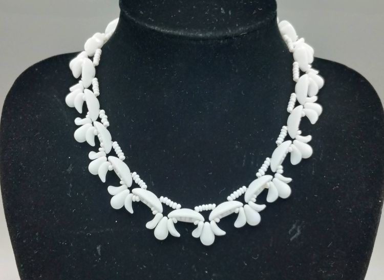 Czechoslovakian Milk Glass Necklace (white)