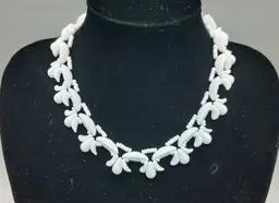 Czechoslovakian Milk Glass Necklace (white)