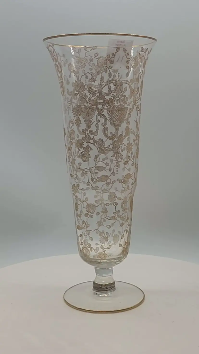 10" CAMBRIDGE GLASS GOLD ENCRUSTED ROSEPOINT VASE