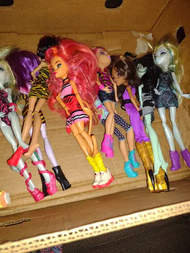 Boxed monster high,yo kai display,vntg Disney,pins bag, Simpsons family,my little pony more reseller goodies . 