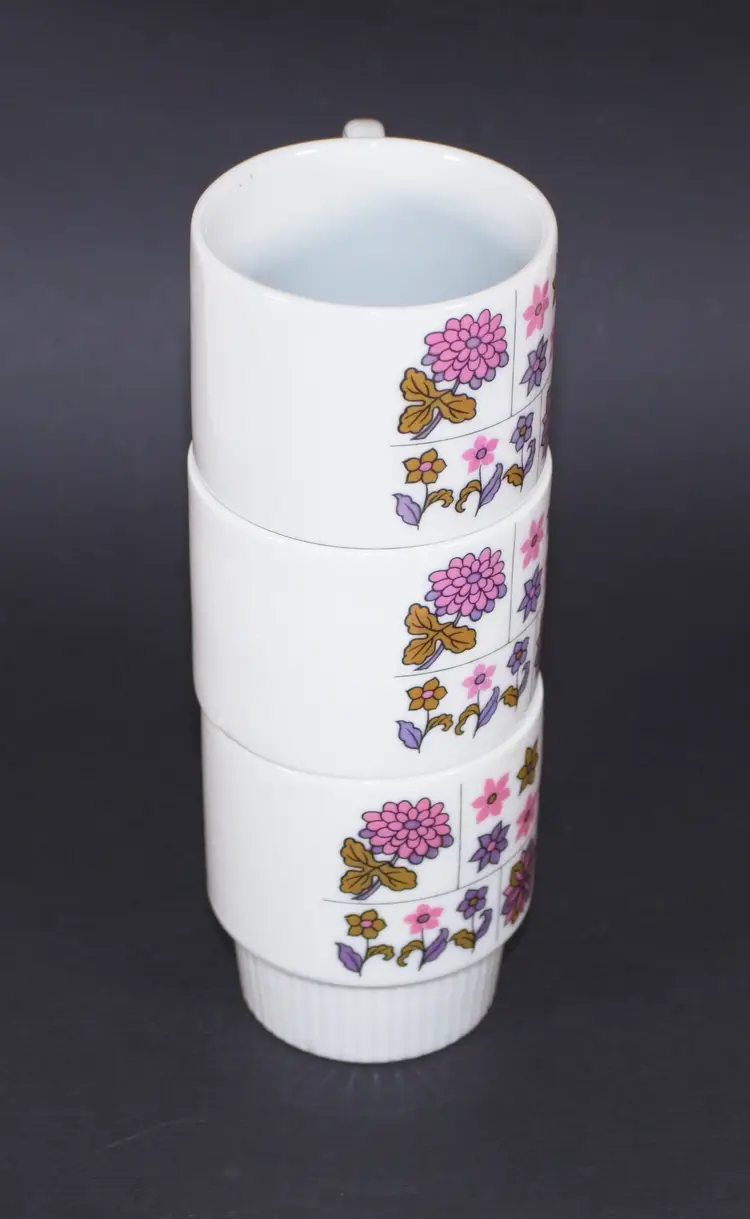 Vintage Set of 3 Stackable Mugs Cups Porcelain Japan Pink Purple Flowers Retro 6 oz