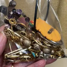 #233 Antique Mall Jewelry Jars (12/04)