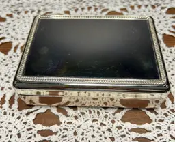#01 Vintage Heritage Mint LTD 2001 Silver Plated W/ Navy Blue Lining Jewelry Box
5 1/2x4x 1 1/2 Lining Needs Glued