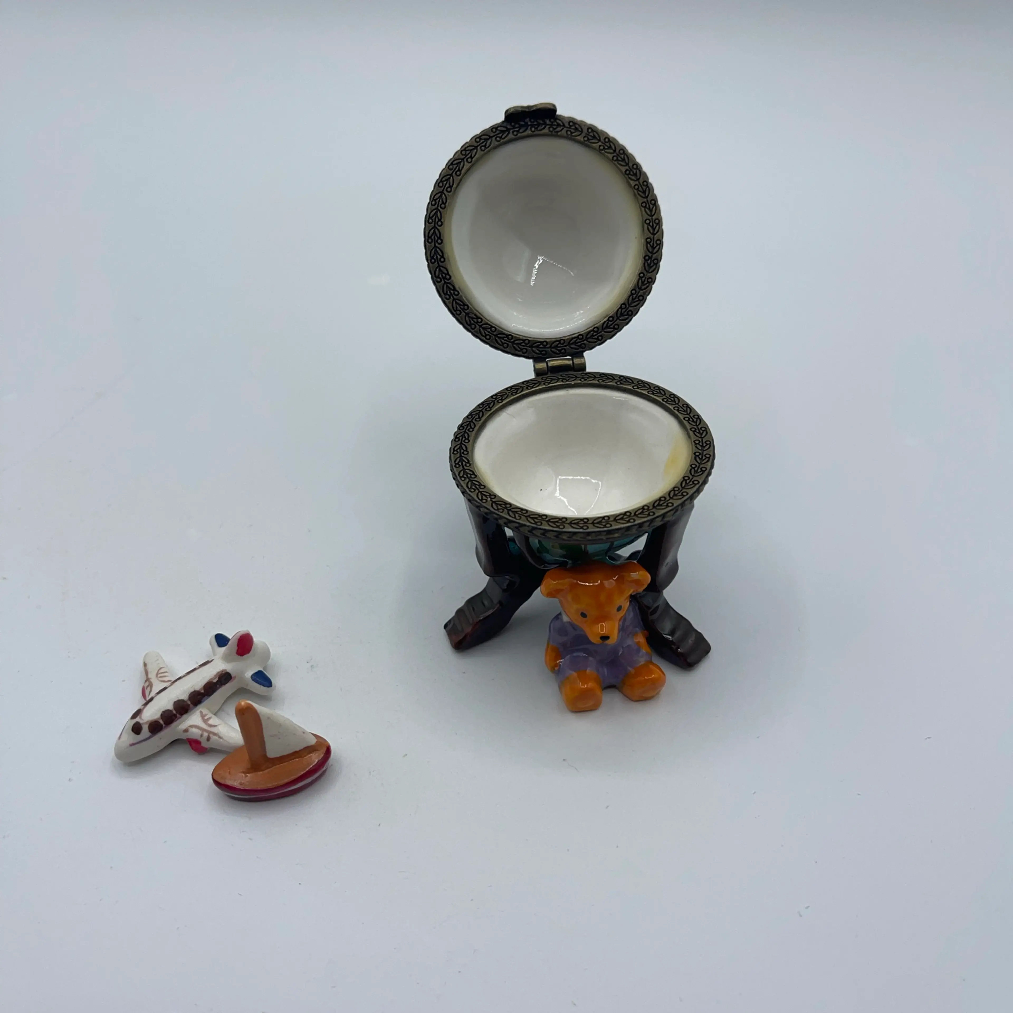 Image 3 of 4