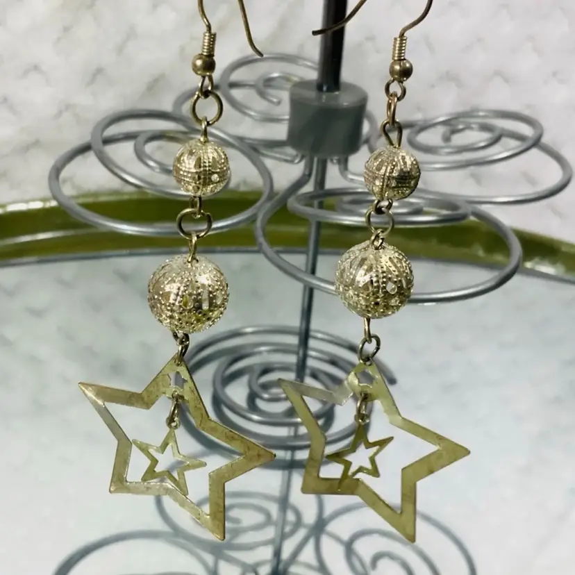 Vintage Costume Jewelry Dangling Glittery Silver Tone Metallic Stars Earrings 