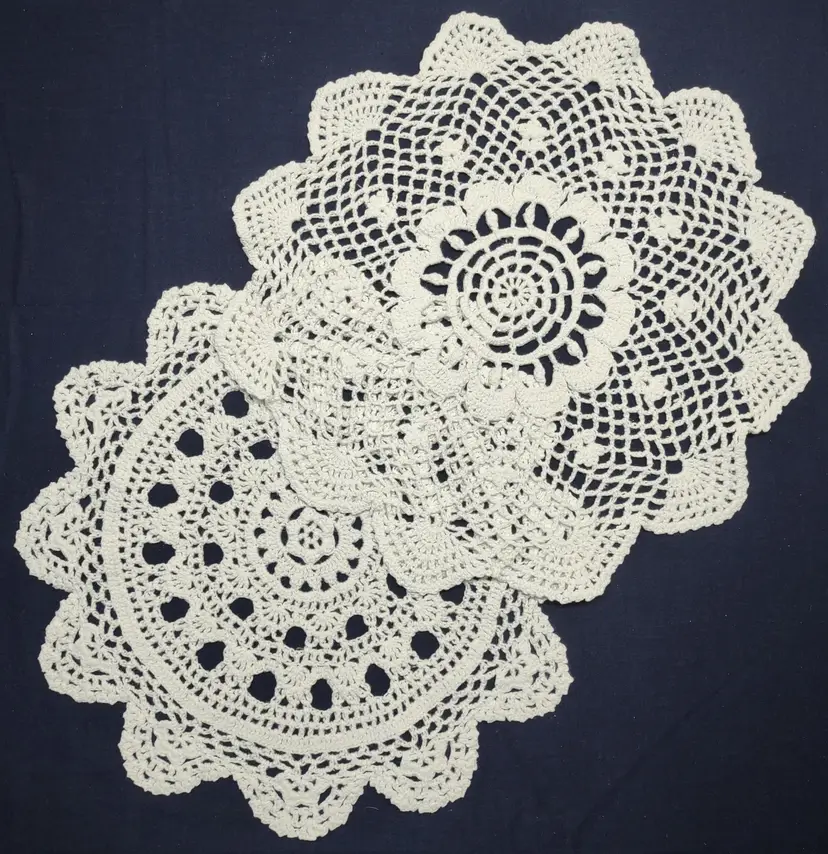 2 - 11" heavy cotton doilies -white - 26CG08 183