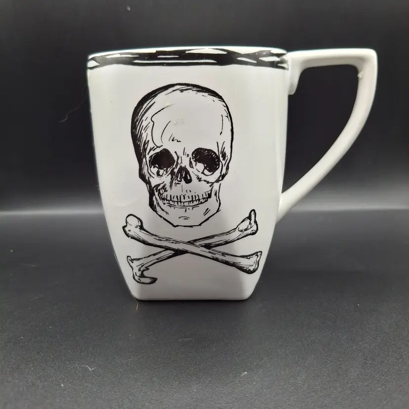 Skull & Crossbones Mug Coventry Fine China Black White Dishwasher/Microwave Safe