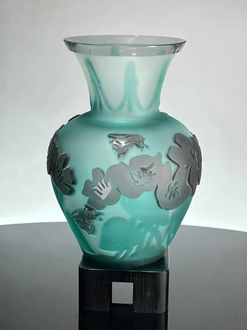 Vintage Limited Edition Kelsey Murphy Pilgrim Cameo Satin Glass Vase