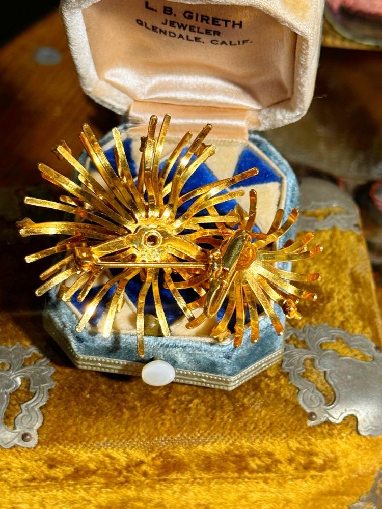 Vintage Starburst Brooch 3”