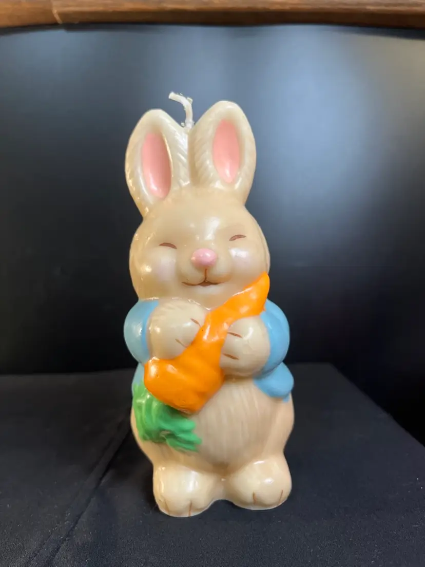 1980s Avon Bunny Rabbit Holding a Carrot-Candle-Never been lit