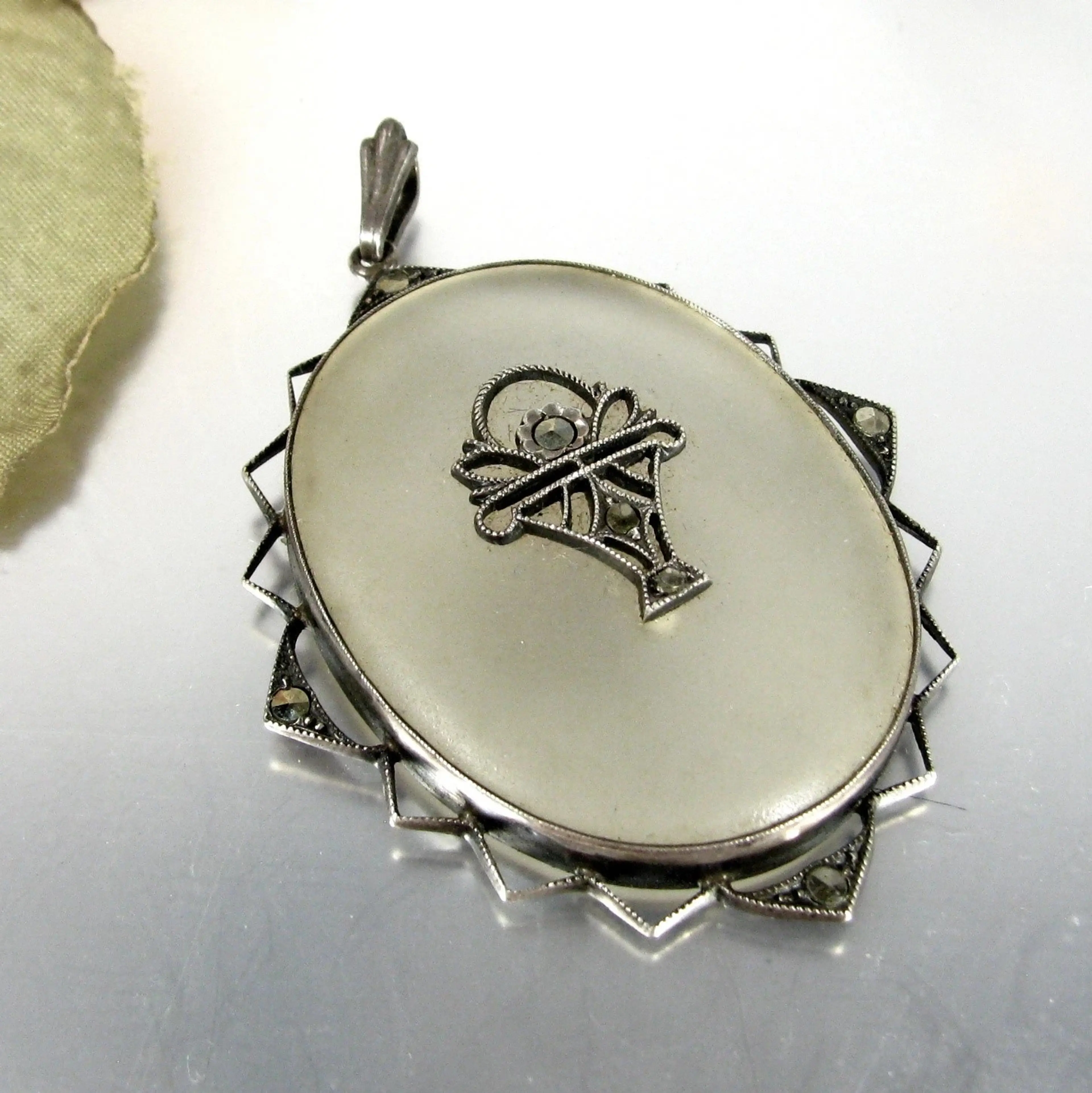 Image 2 of 4