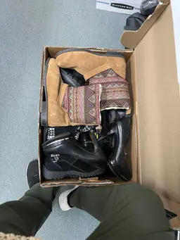 Lot of 10 Winter Snow Boots – UGG, Keen, Columbia, Clarks, Bearpaw – Men/Women/Kids $750+ Retail