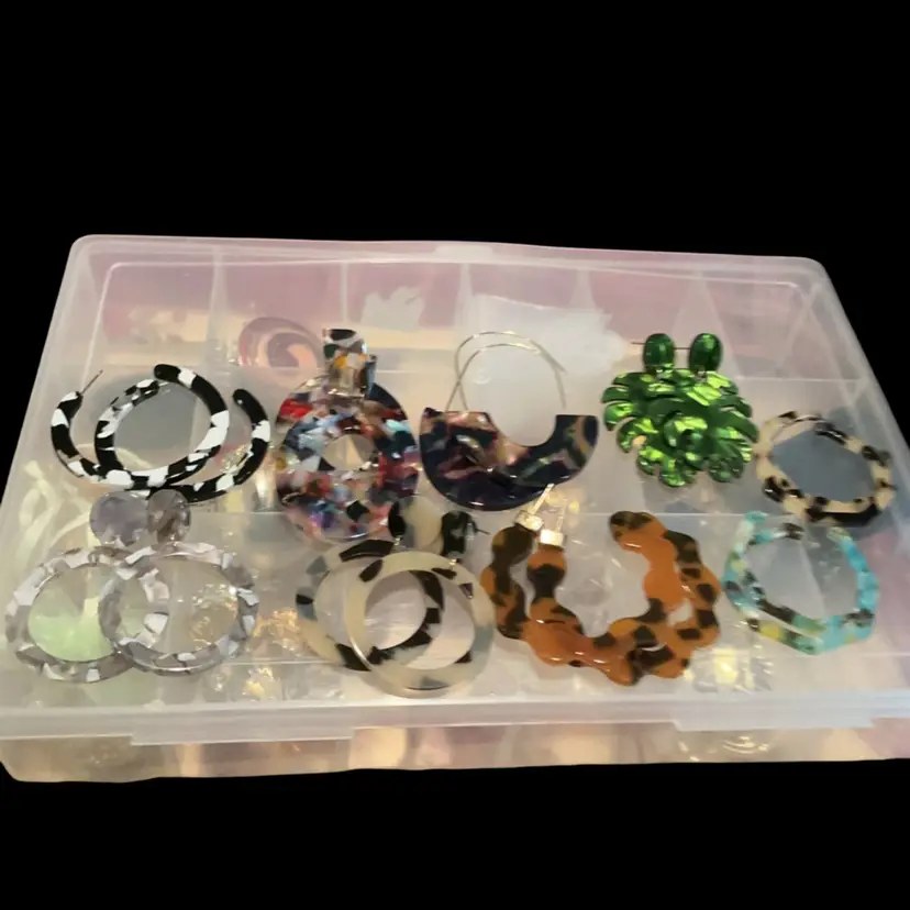 Lot Of 9 Pairs Of Acrylic And Resin Pierced Earrings. Variety Of Large Hoops& Small Hoops, Wired Half Hoops Round Circles Etc. Beautiful Vibrant Colors.