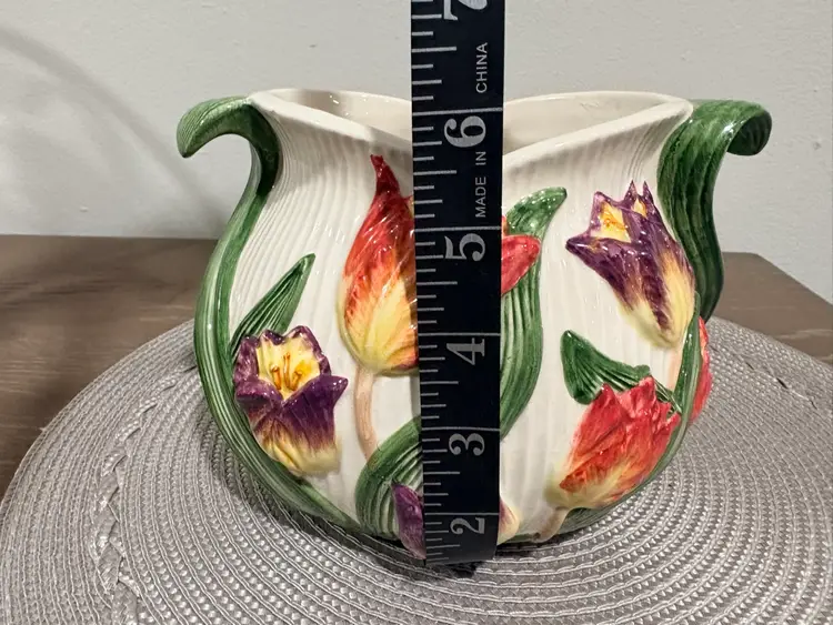 Vintage Fitz & Floyd ceramic cachepot in the Tulip Swan pattern.