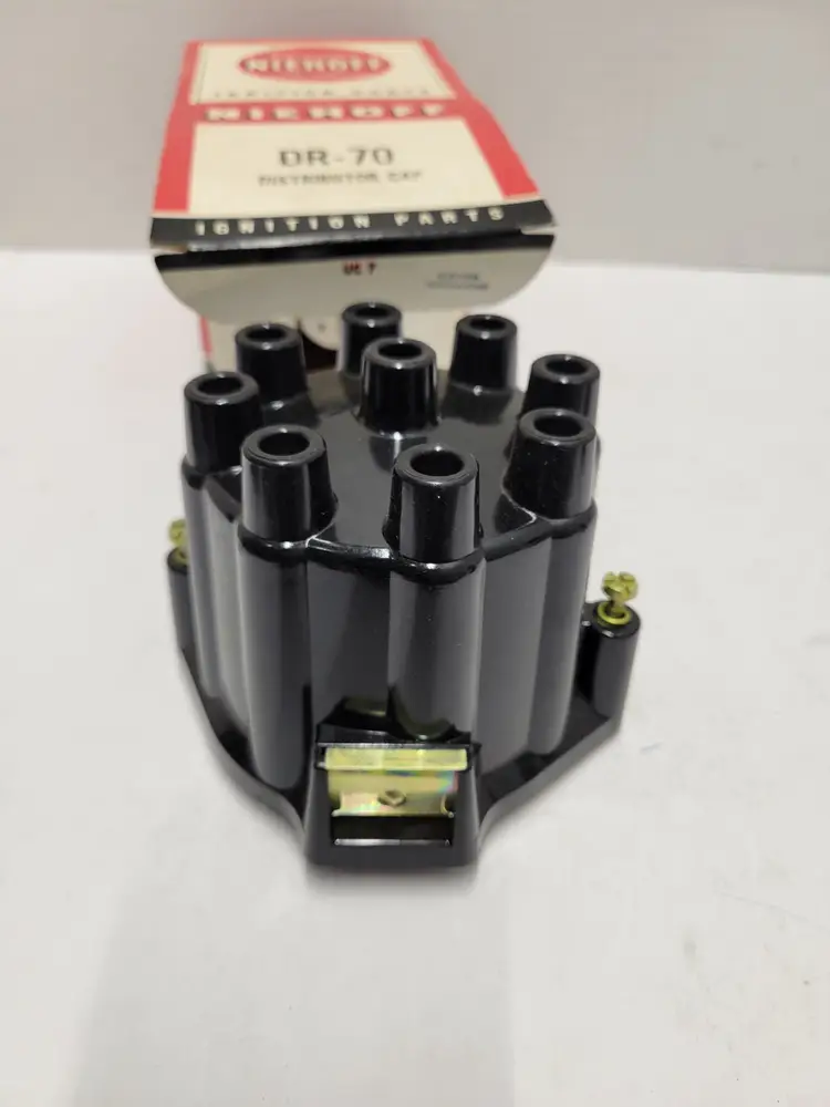 Niehoff Dr-70 Dr70 CHEVROLET OLDSMOBILE INTERNATIONAL Distributor Cap NOS