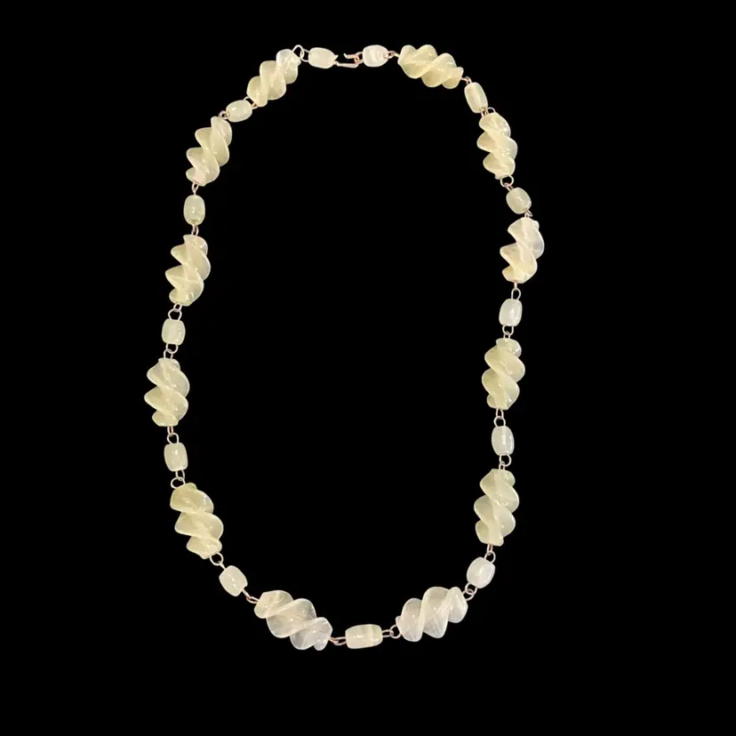 Vintage Plastic Spiral Bead Necklace 19.5”