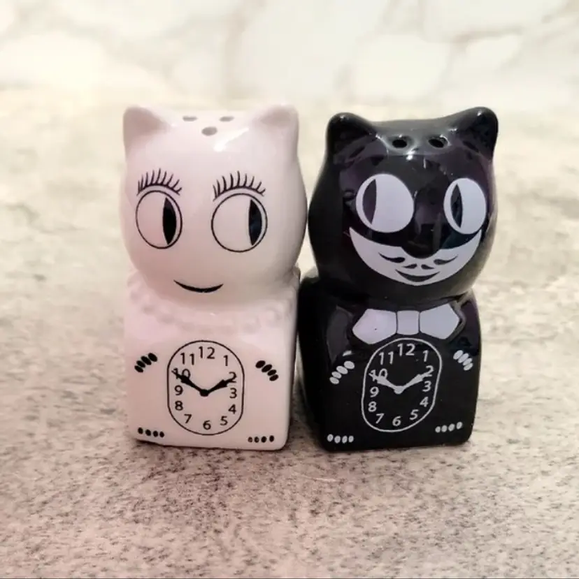 Kit Cat Klock Clock Salt & Pepper Shakers Hand Painted Ceramic