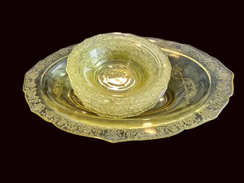 5 pieces of Amber Depression glass Federal Glass in Normandie pattern