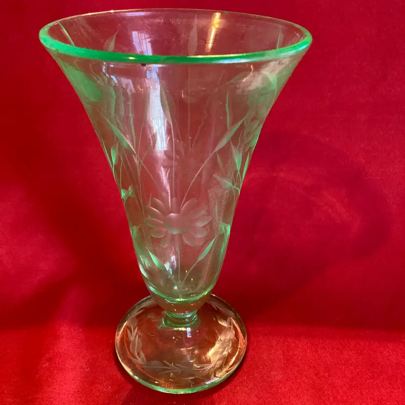 11. VTG 1930’s Etched Uranium Vase Glowy