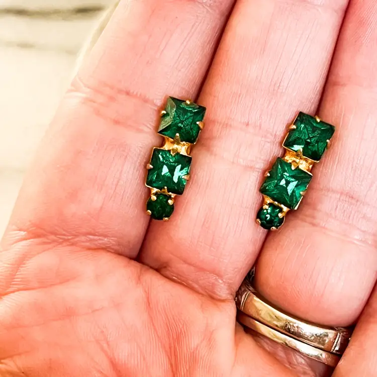 Vintage Screw Back Crystal Earrings Green Gold Tone Metal Unsigned MCM Prong Set Costume Jewelry