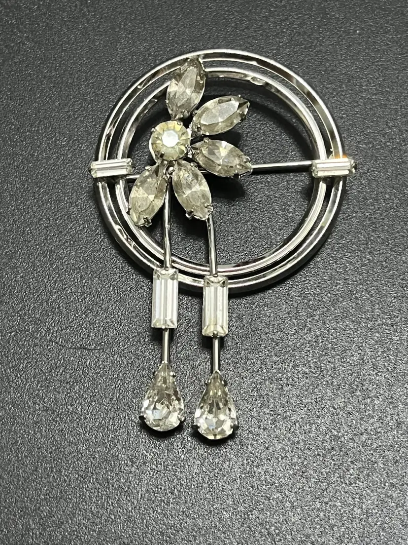 Kremetz Floral Round Brooch