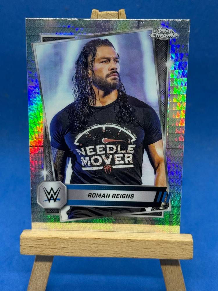 2025 WWE Topps Chrome Roman Reigns #3 Prism Refractor