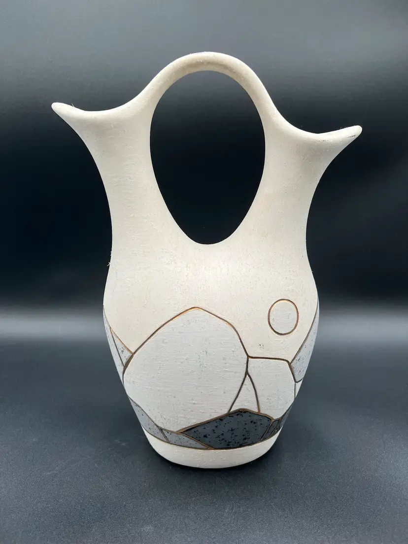 Large Mesa Neutral Wedding Vase With 22 Karat Gold Accents 12x6.5”