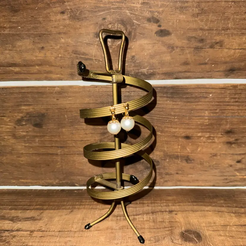 Vintage Mid century modern rotating spiral earring display, brass finish
