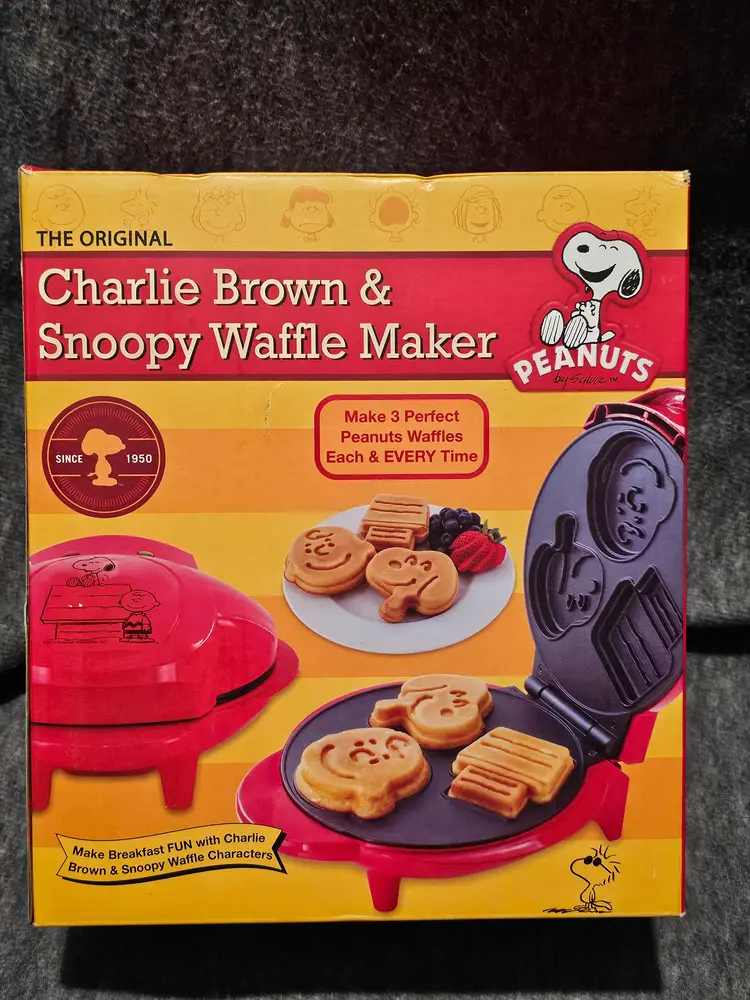 Charlie Brown & Snoopy Waffle Maker