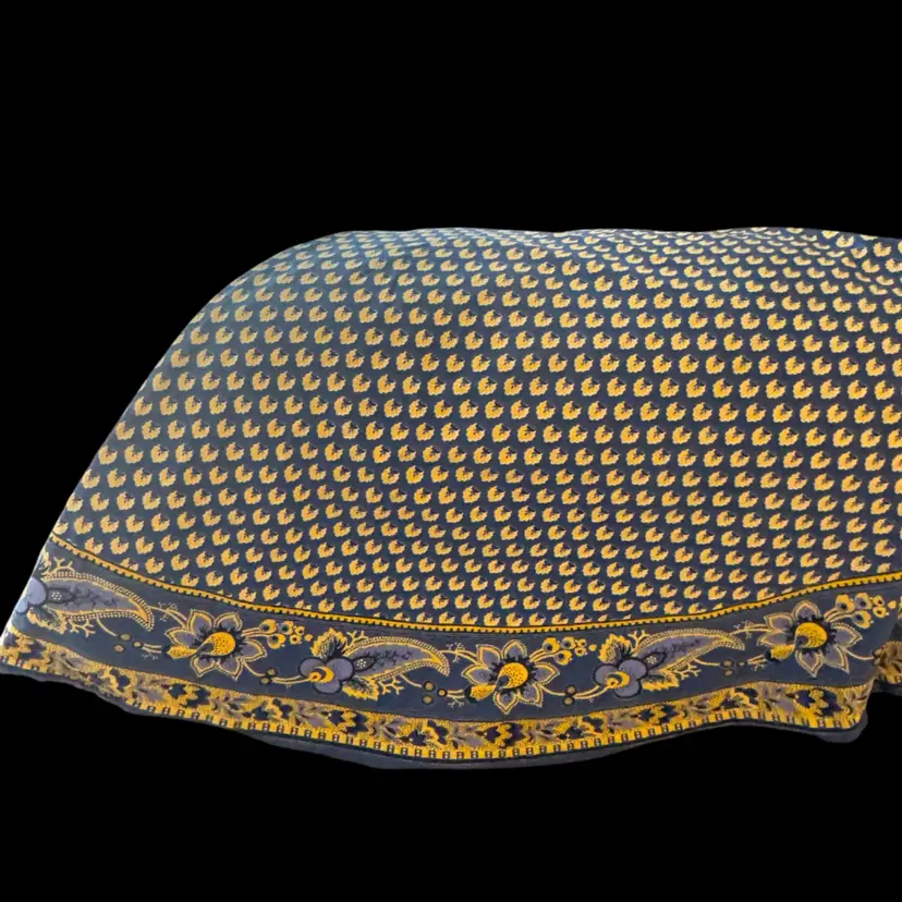 Williams Sonoma 6ft Round Tablecloth