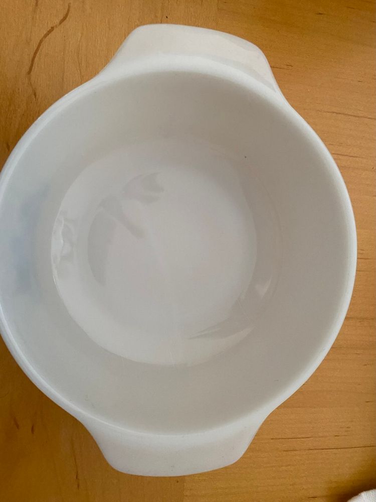 ANCHOR HOCKING FIRE KING MILK GLASS ROUND CASSEROLE DISH