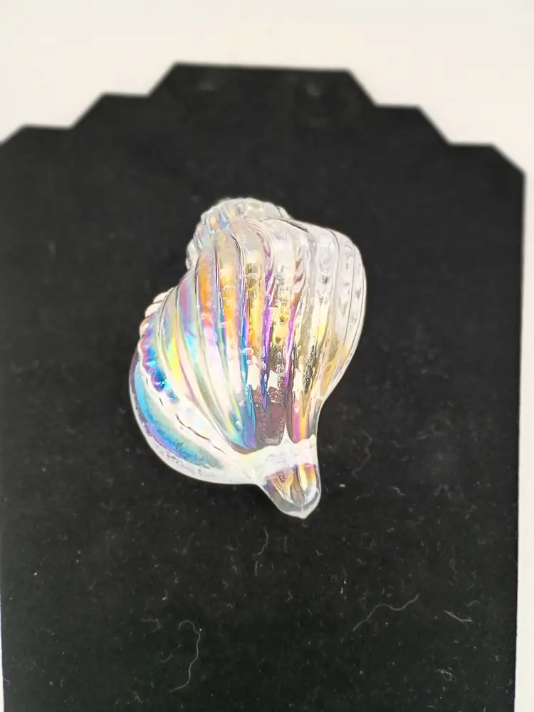 Silvestri Iridescent Clear Art Glass Conch Shell Paperweight .