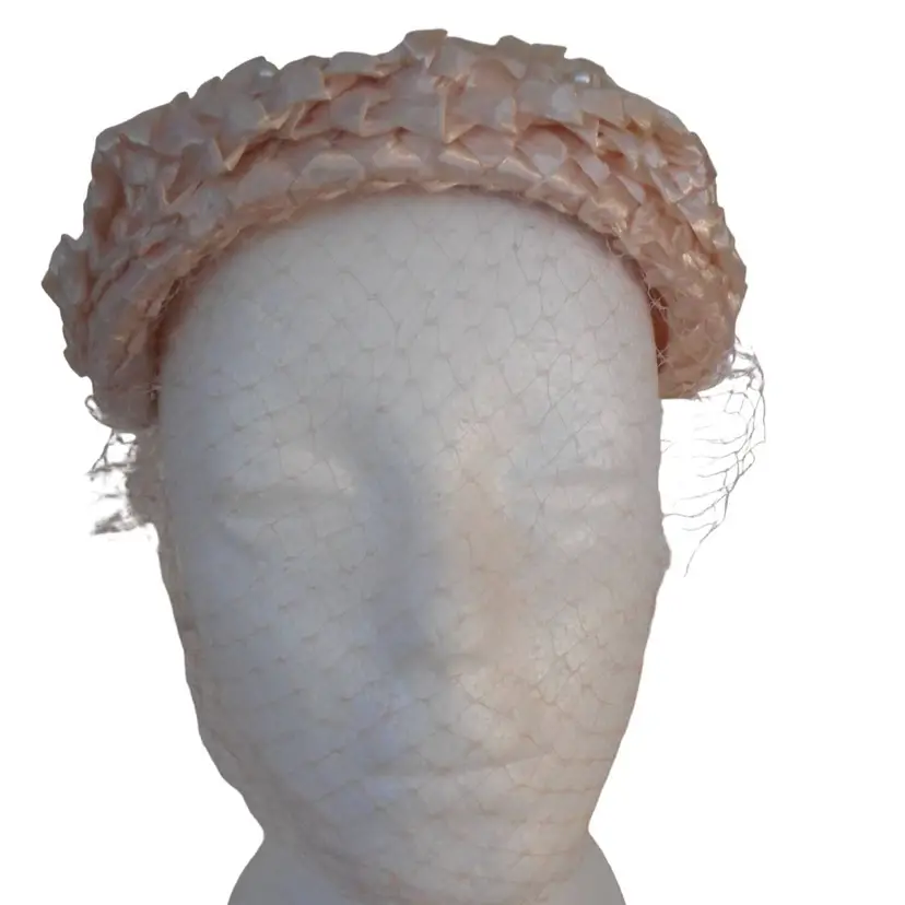 Vintage Womens Pink Juliet hat w/ netting and bows woven design 1950s