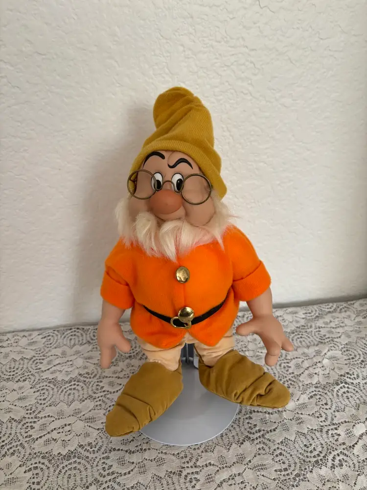Official Disney Snow, White, And The Seven Dwarfs Porcelain Dolls