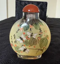 #17 ~ BEES!🐝 3” Reverse Painted Snuff Bottle With Satin Box
No Damage