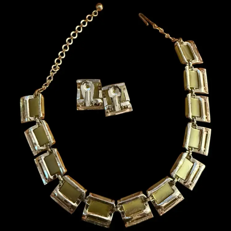 Thermoset Green Clip On Earrings and Necklace Set 16”