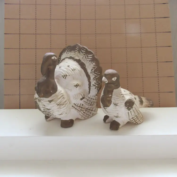 Vtg Gold & White Tom/Hen Turkey Salt and Pepper Shaker Set