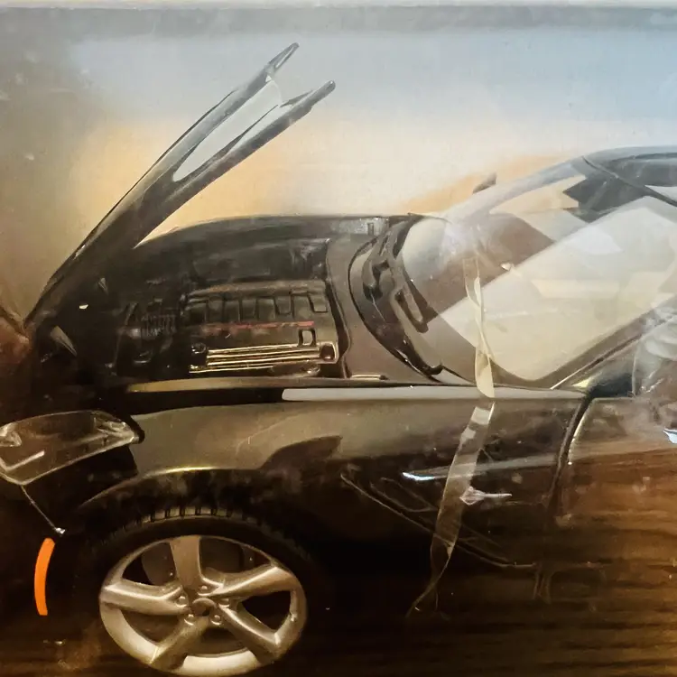 Maisto 1:18 2014 Chevy Corvette Stingray Black Model Die Cast Opening Door Hood