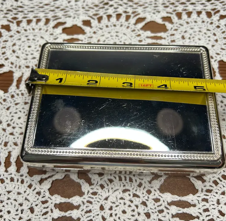 #01 Vintage Heritage Mint LTD 2001 Silver Plated W/ Navy Blue Lining Jewelry Box
5 1/2x4x 1 1/2 Lining Needs Glued