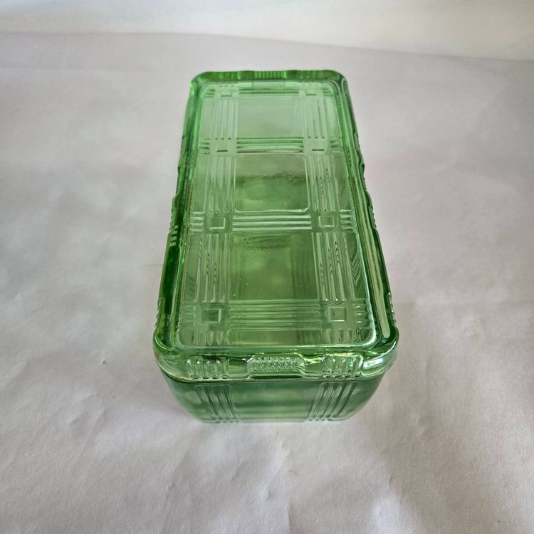 Vintage uranium hazel atlas criss cross refrigerator dish